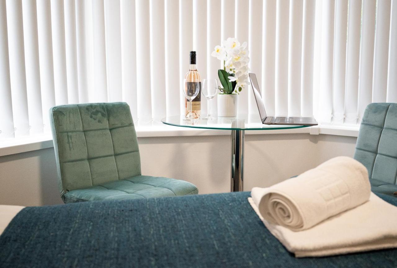 Elmo River Studios - 6 En-Suites In Wallasey - Easy Parking - Short And Long Stays Welcome Εξωτερικό φωτογραφία