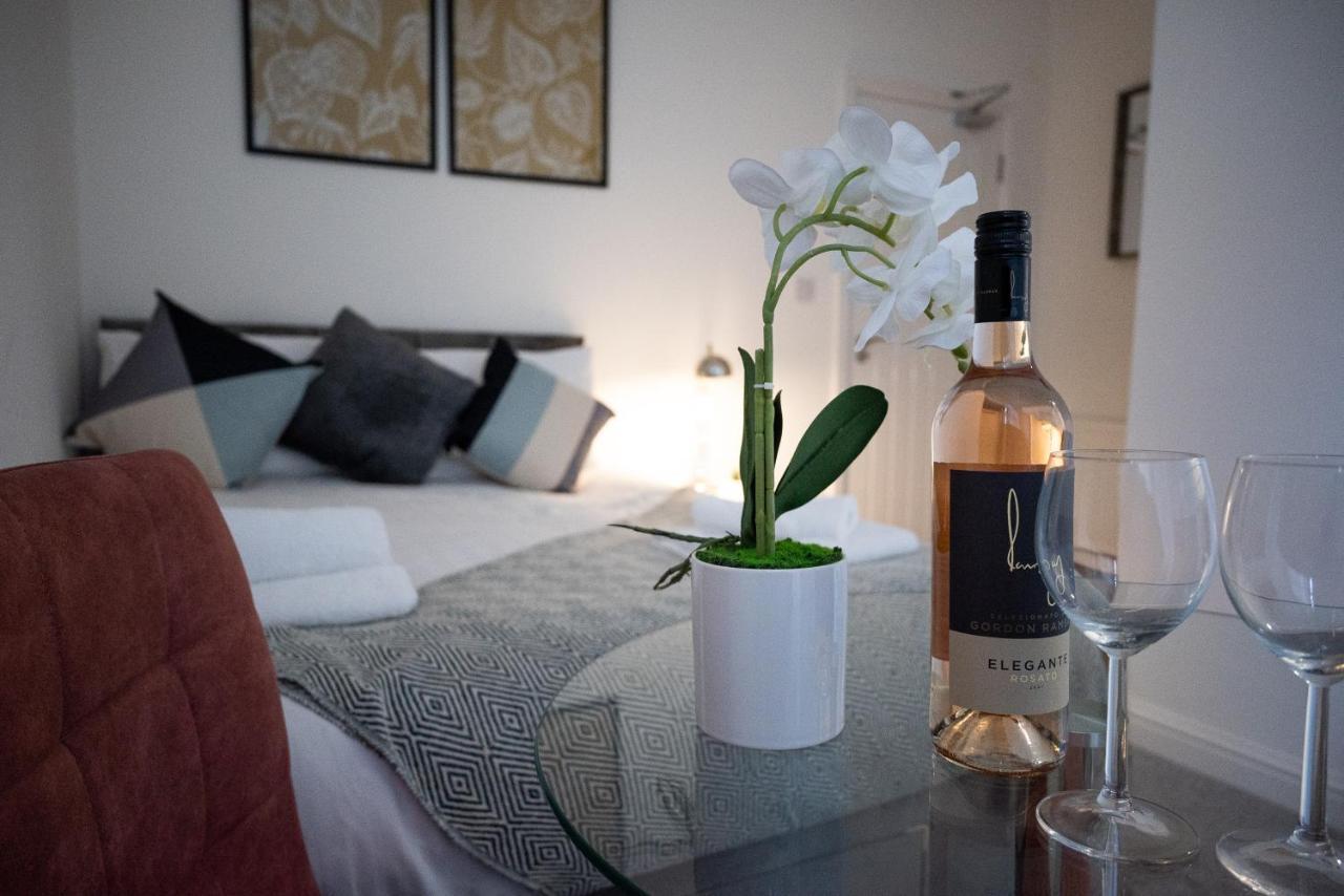 Elmo River Studios - 6 En-Suites In Wallasey - Easy Parking - Short And Long Stays Welcome Εξωτερικό φωτογραφία
