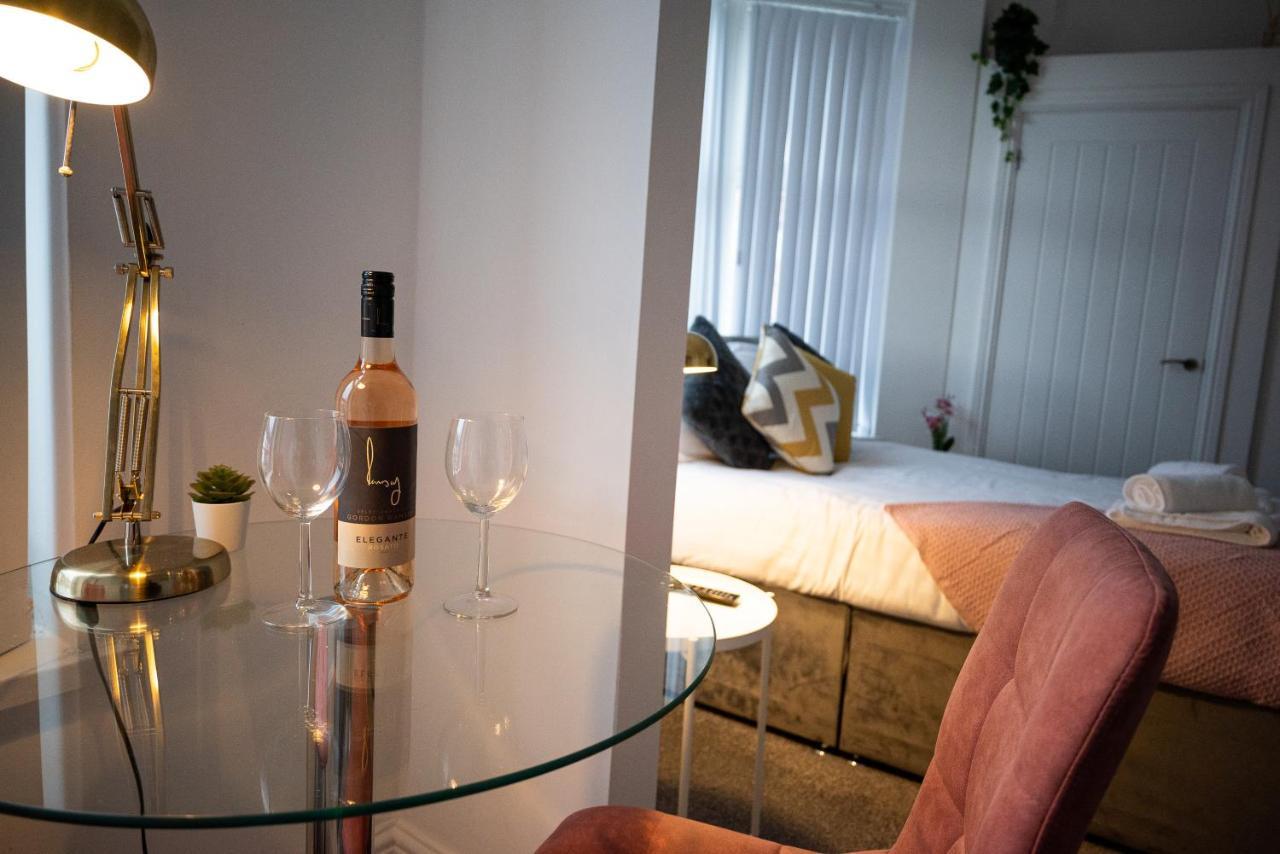 Elmo River Studios - 6 En-Suites In Wallasey - Easy Parking - Short And Long Stays Welcome Εξωτερικό φωτογραφία