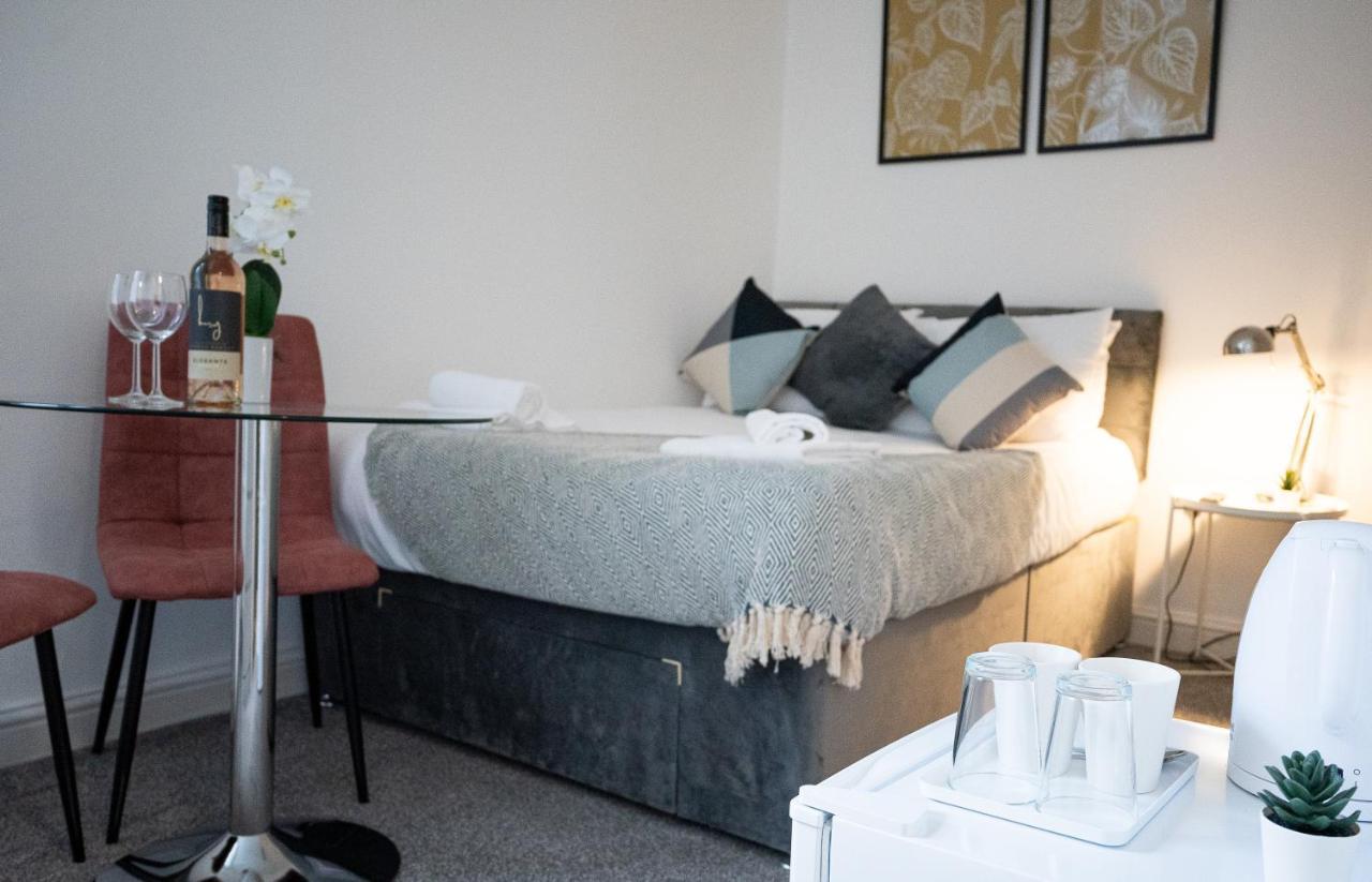 Elmo River Studios - 6 En-Suites In Wallasey - Easy Parking - Short And Long Stays Welcome Εξωτερικό φωτογραφία
