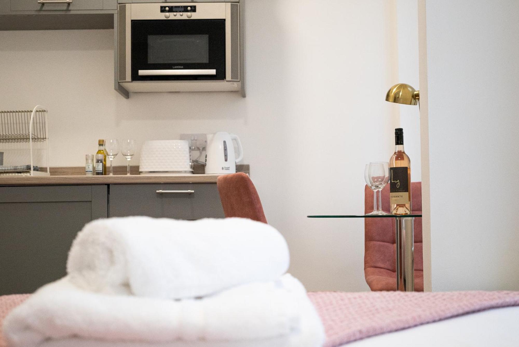 Elmo River Studios - 6 En-Suites In Wallasey - Easy Parking - Short And Long Stays Welcome Εξωτερικό φωτογραφία