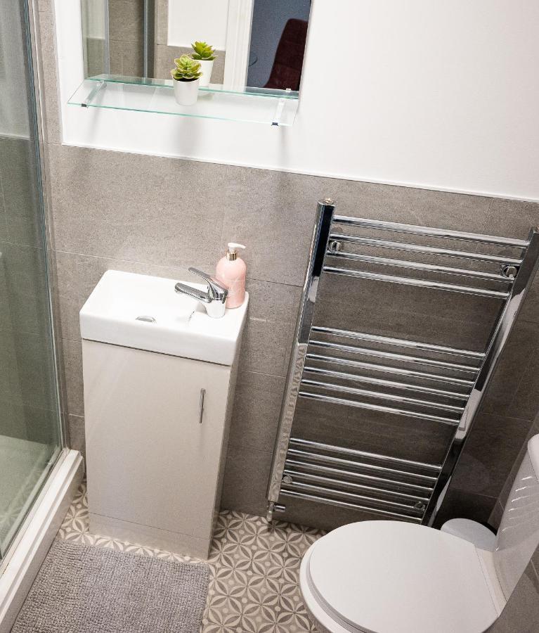 Elmo River Studios - 6 En-Suites In Wallasey - Easy Parking - Short And Long Stays Welcome Εξωτερικό φωτογραφία