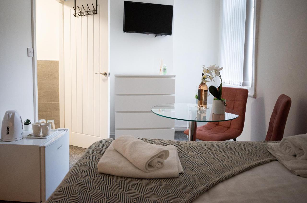 Elmo River Studios - 6 En-Suites In Wallasey - Easy Parking - Short And Long Stays Welcome Εξωτερικό φωτογραφία