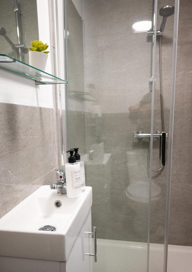 Elmo River Studios - 6 En-Suites In Wallasey - Easy Parking - Short And Long Stays Welcome Εξωτερικό φωτογραφία
