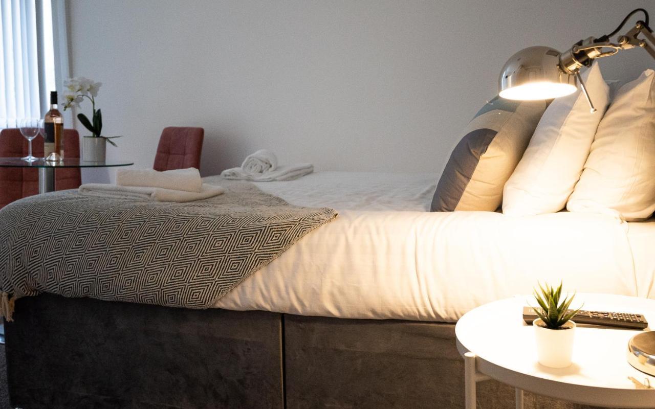 Elmo River Studios - 6 En-Suites In Wallasey - Easy Parking - Short And Long Stays Welcome Εξωτερικό φωτογραφία