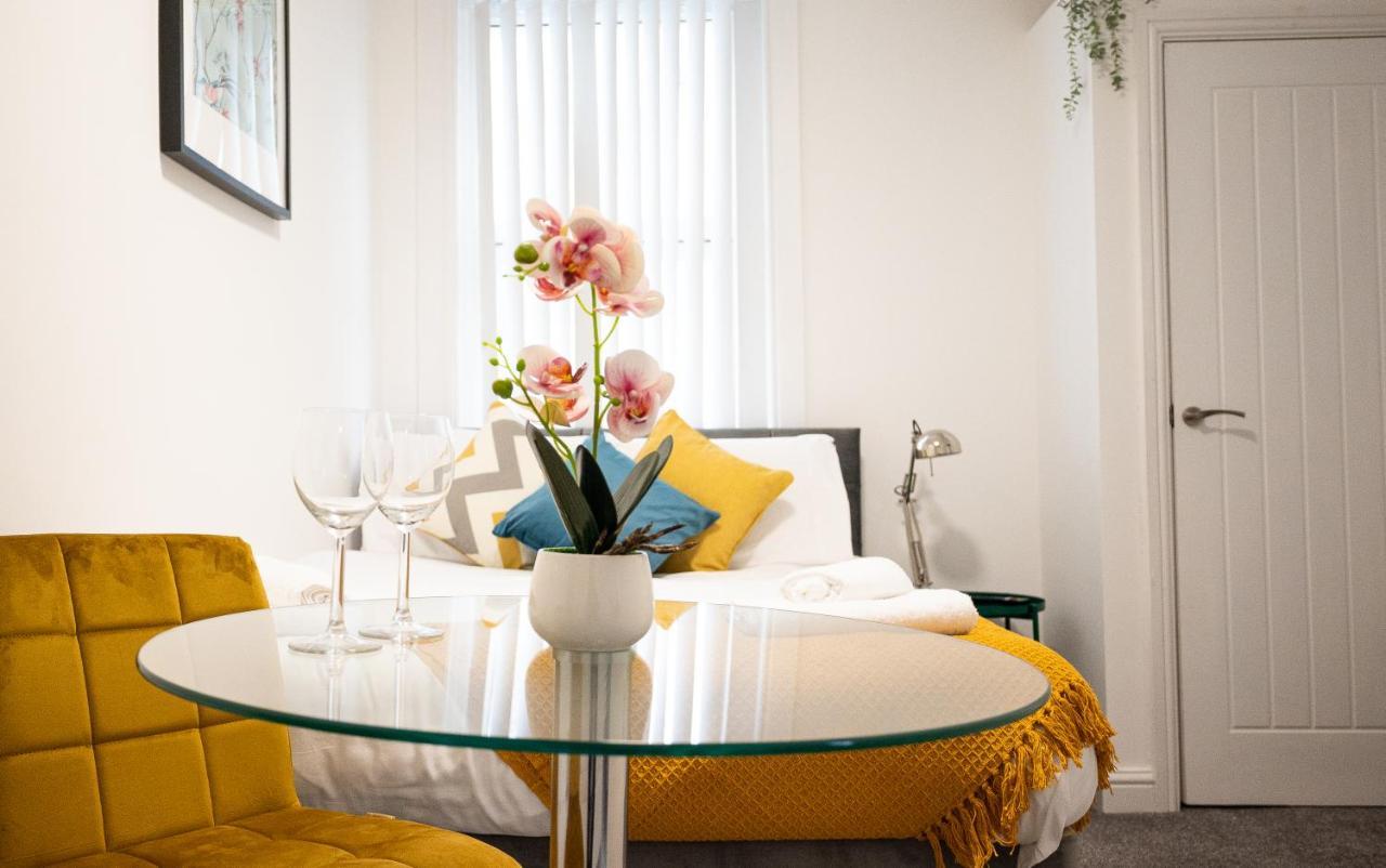 Elmo River Studios - 6 En-Suites In Wallasey - Easy Parking - Short And Long Stays Welcome Εξωτερικό φωτογραφία