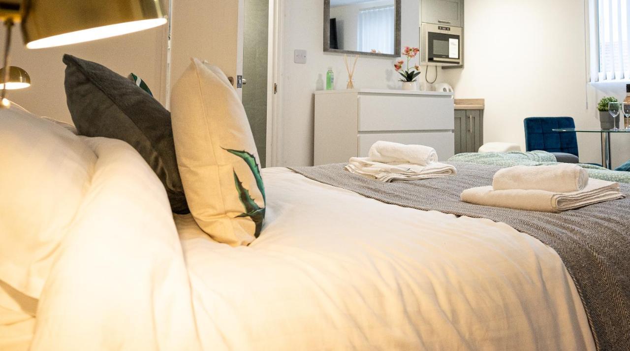 Elmo River Studios - 6 En-Suites In Wallasey - Easy Parking - Short And Long Stays Welcome Εξωτερικό φωτογραφία