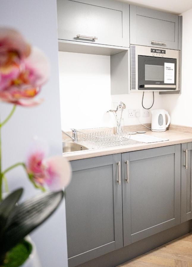 Elmo River Studios - 6 En-Suites In Wallasey - Easy Parking - Short And Long Stays Welcome Εξωτερικό φωτογραφία